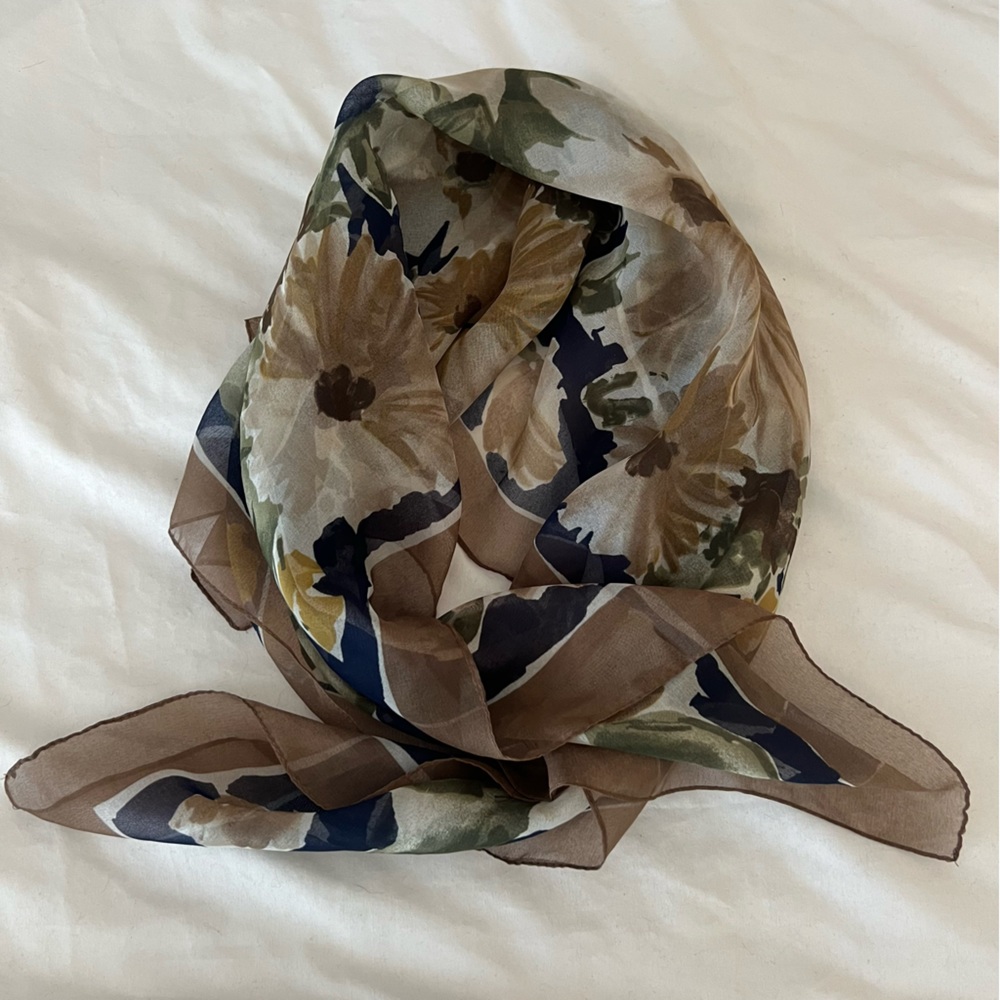 Neutral light weight scarf